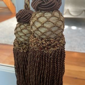Kravet double tassel tieback